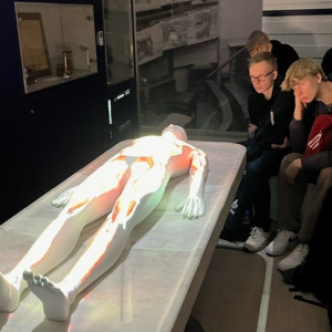 Uczniowie w Muzeum Historii Medycyny