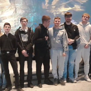 Klasa 5d przy okrągłym stole.