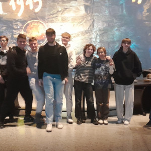 Klasa 5d przy okrągłym stole.